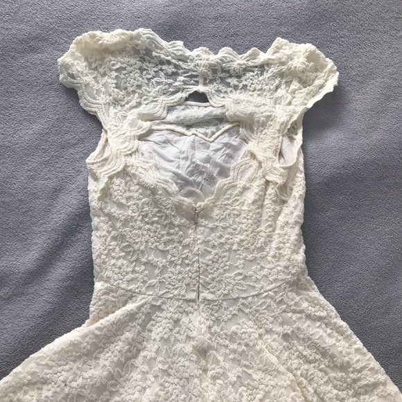 GUESS Open Back Lace Cream Dress with Scallop Details - Picture 4 of 10